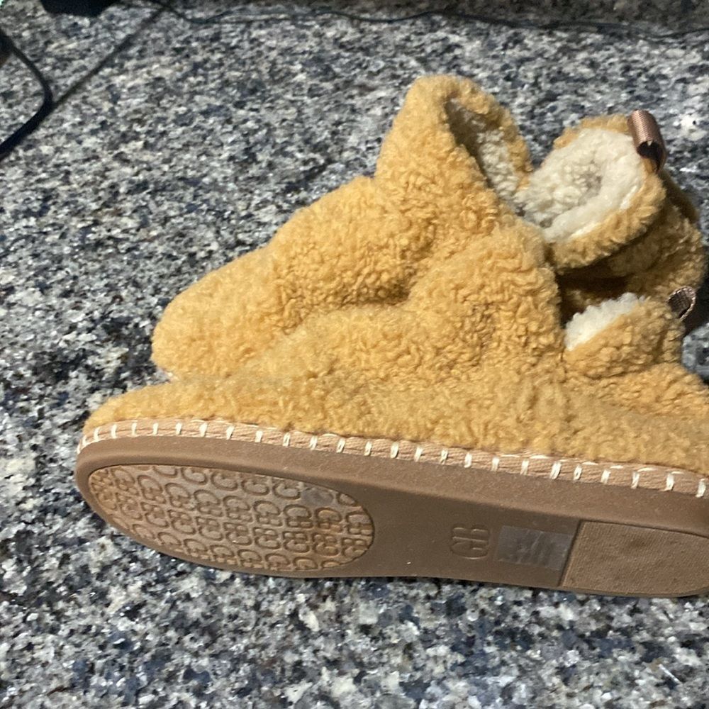 Gb Gianni Bini Women's Cozy-up Faux Shearling Slippers Tan size 9 - Picture 2 of 3